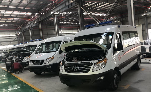 排除万难 率先复工，江淮商务车全力生产救护车订单支援抗疫